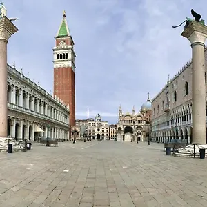 https://vivaldi-apartment-venice-30124.hotelinveneto.com