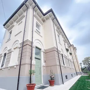 https://via-poma-rooms.hotelinveneto.com